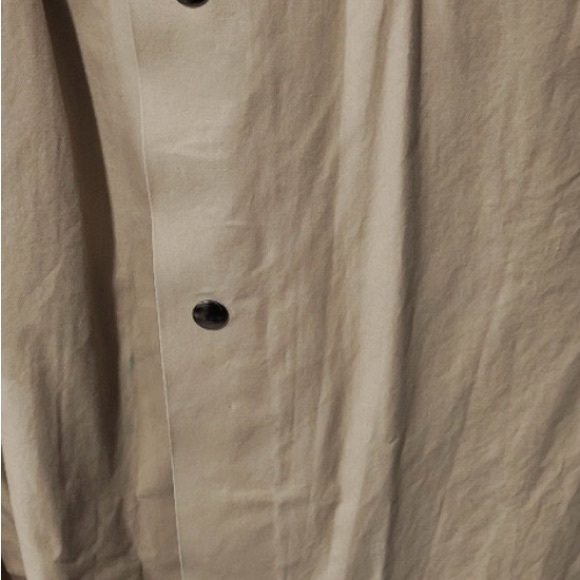 Classic Men's Tan Trench Coat - Picture 3 of 6